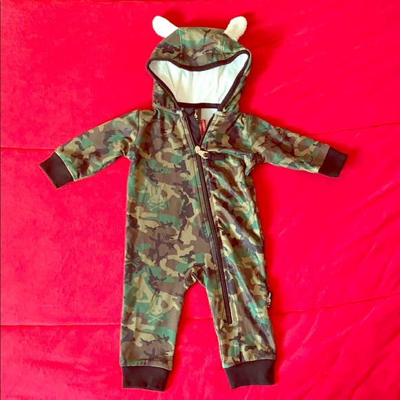 Baby playsuit hoodie Camo print size 0-3M - Picture 1 of 5